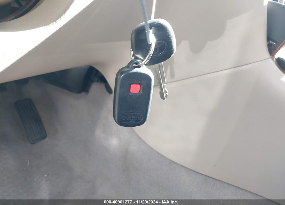 2007 TOYOTA COROLLA LE VIN: 2T1BR32E37C795747