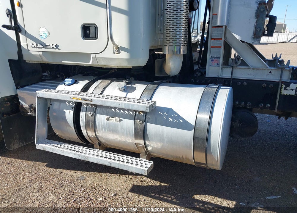 2013 MACK CHU613 CHU600 VIN: 1M1AN09Y7DM014572