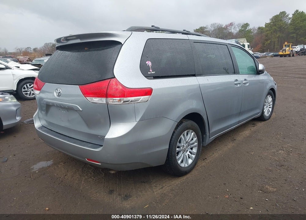 2013 TOYOTA SIENNA XLE V6 8 PASSENGER VIN: 5TDYK3DC3DS325182