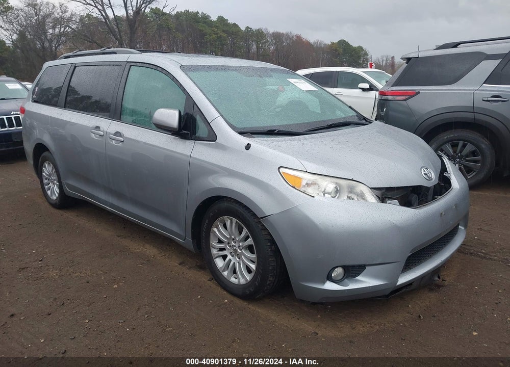 2013 TOYOTA SIENNA XLE V6 8 PASSENGER VIN: 5TDYK3DC3DS325182