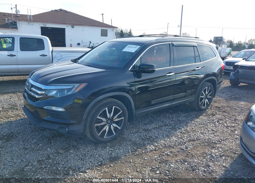2017 HONDA PILOT TOURING VIN: 5FNYF6H93HB065221