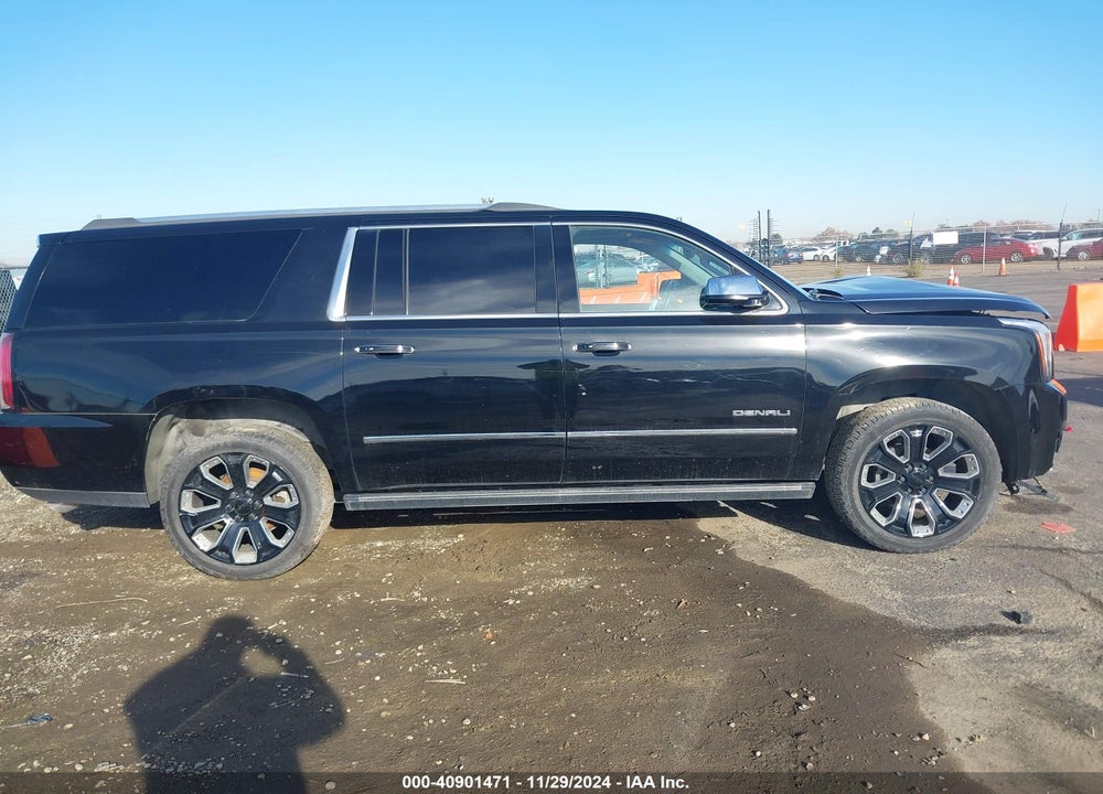 2018 GMC YUKON XL DENALI VIN: 1GKS2HKJ0JR353458