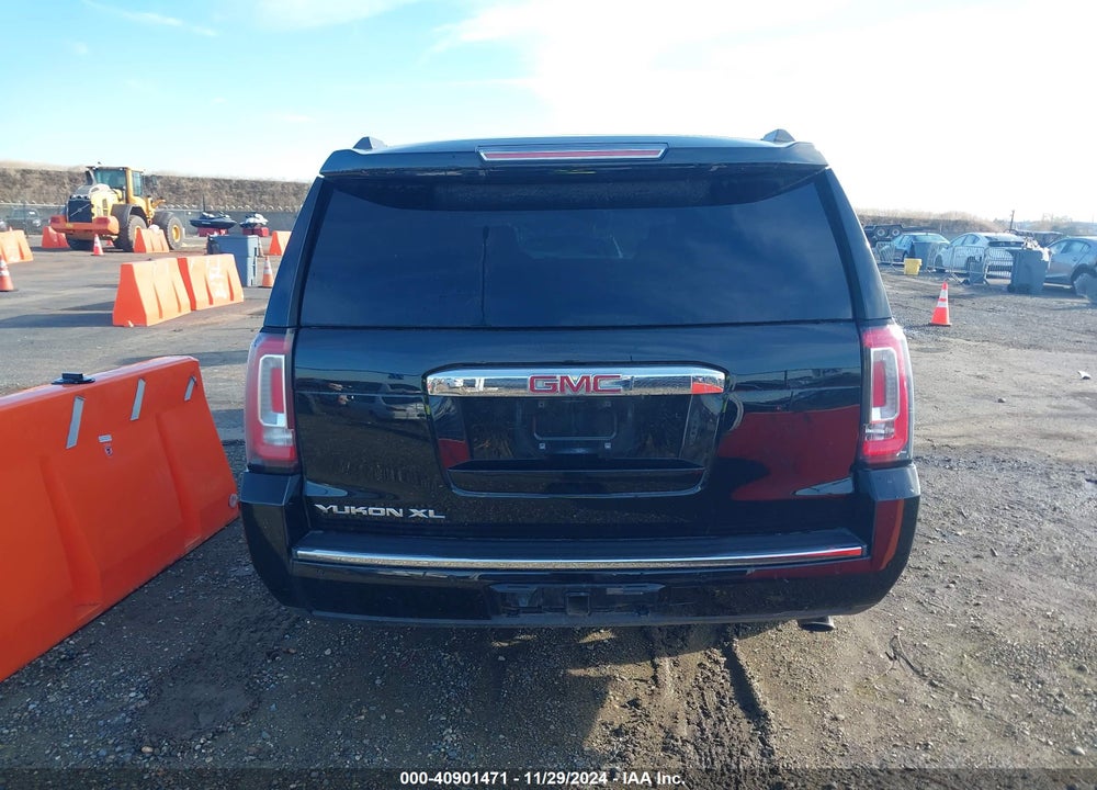 2018 GMC YUKON XL DENALI VIN: 1GKS2HKJ0JR353458