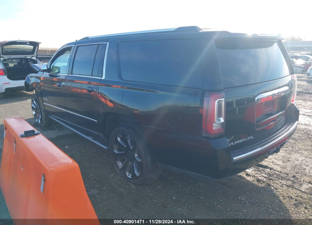 2018 GMC YUKON XL DENALI VIN: 1GKS2HKJ0JR353458