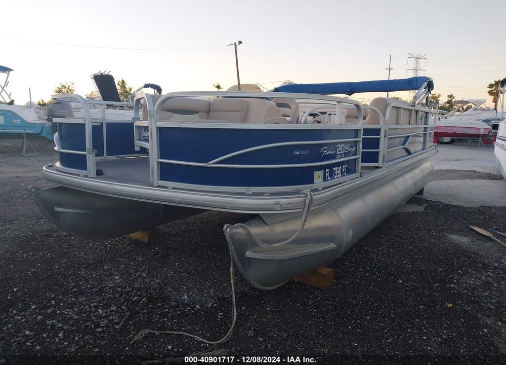 2016 SUNTRACKER PH30 PONTOON BOAT VIN: BUJ07553G516