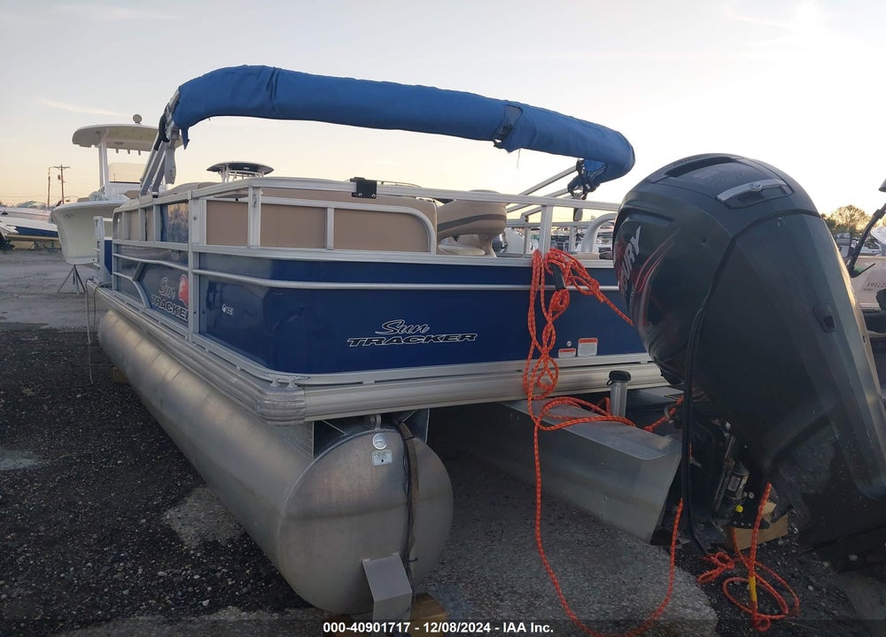 2016 SUNTRACKER PH30 PONTOON BOAT VIN: BUJ07553G516