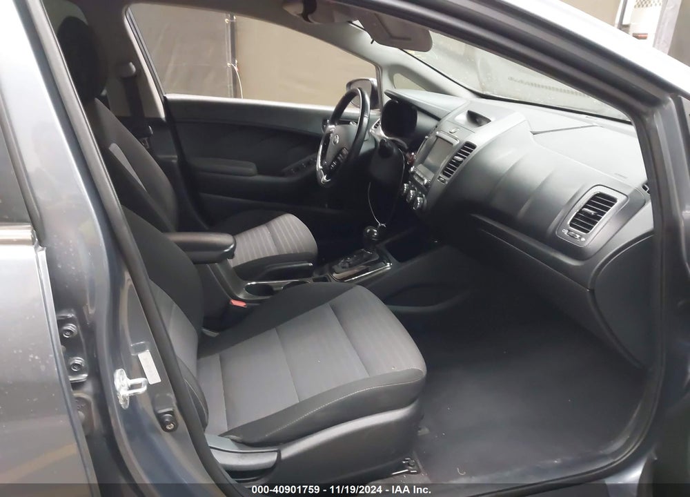 2017 KIA FORTE VIN: 3KPFL4A71HE136113