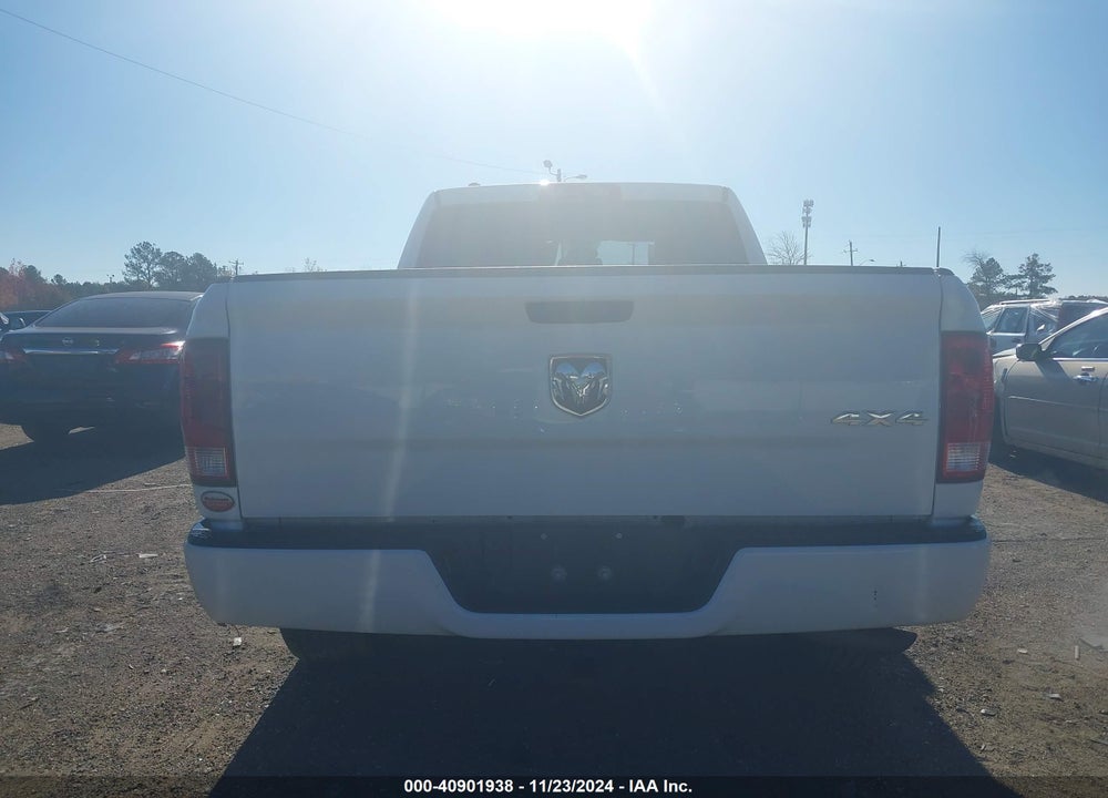 2019 RAM 1500 CLASSIC EXPRESS  4X4 6'4" BOX VIN: 1C6RR7FG9KS527933