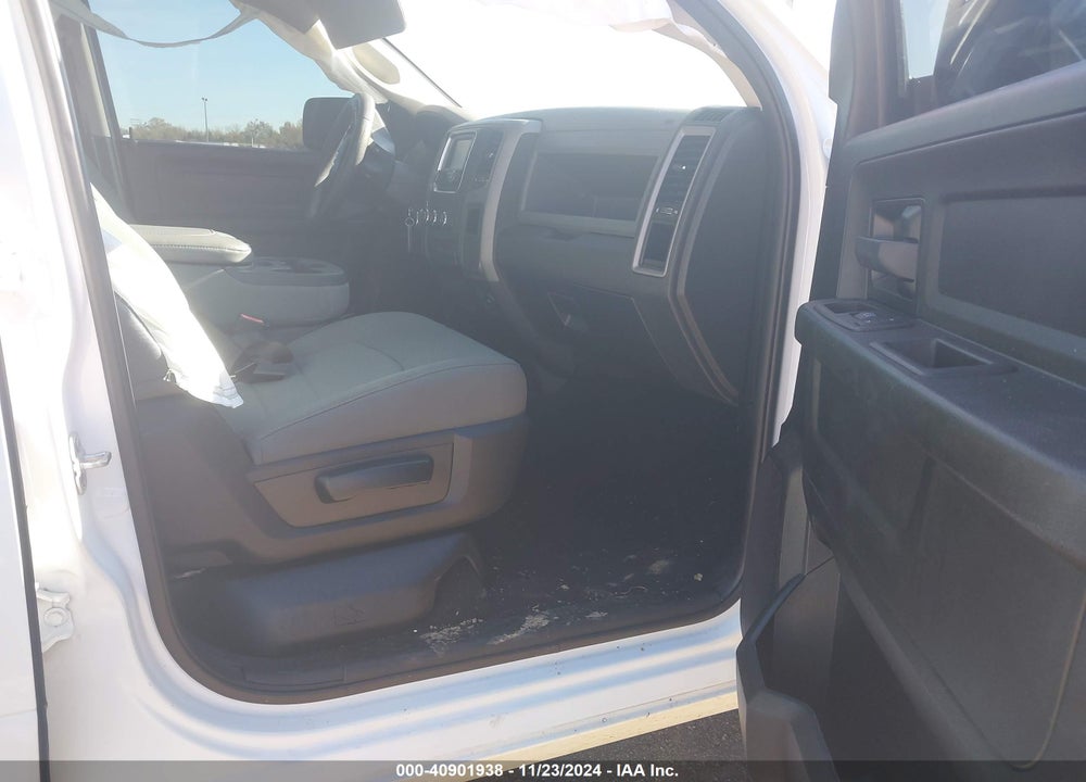 2019 RAM 1500 CLASSIC EXPRESS  4X4 6'4" BOX VIN: 1C6RR7FG9KS527933