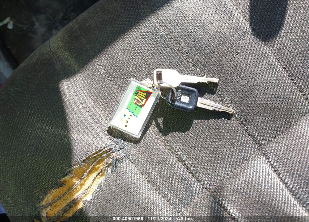 1995 ISUZU CONVENTIONAL SHORT BED VIN: JAACL11L4S7213442