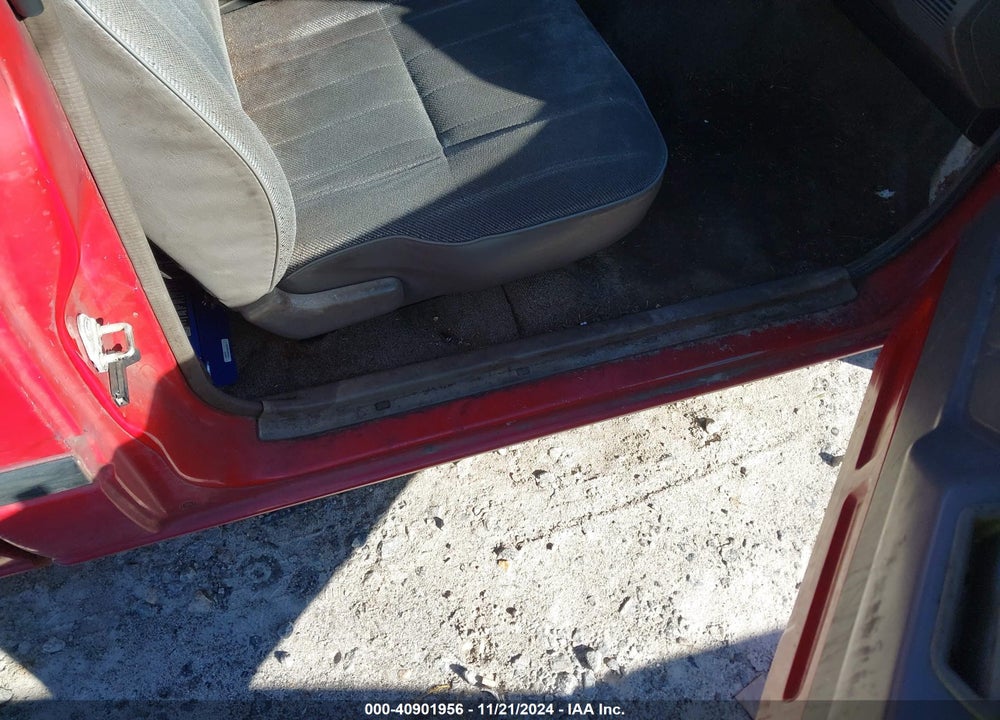 1995 ISUZU CONVENTIONAL SHORT BED VIN: JAACL11L4S7213442