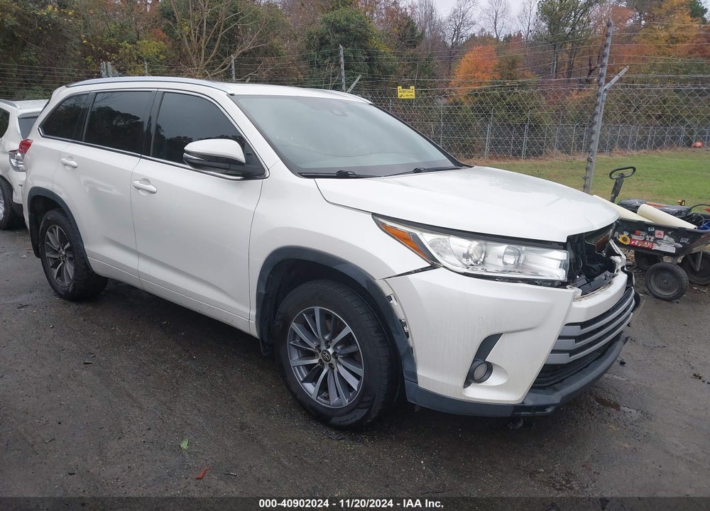 2017 TOYOTA HIGHLANDER XLE VIN: 5TDKZRFH5HS517867