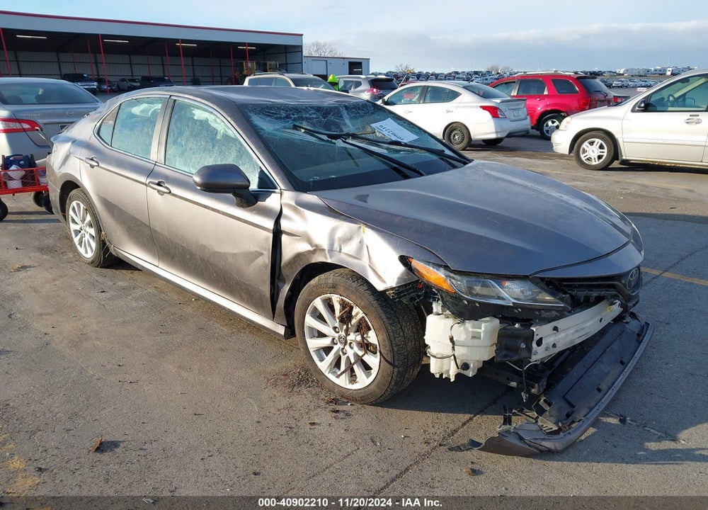 2019 TOYOTA CAMRY LE VIN: 4T1B11HK8KU688533