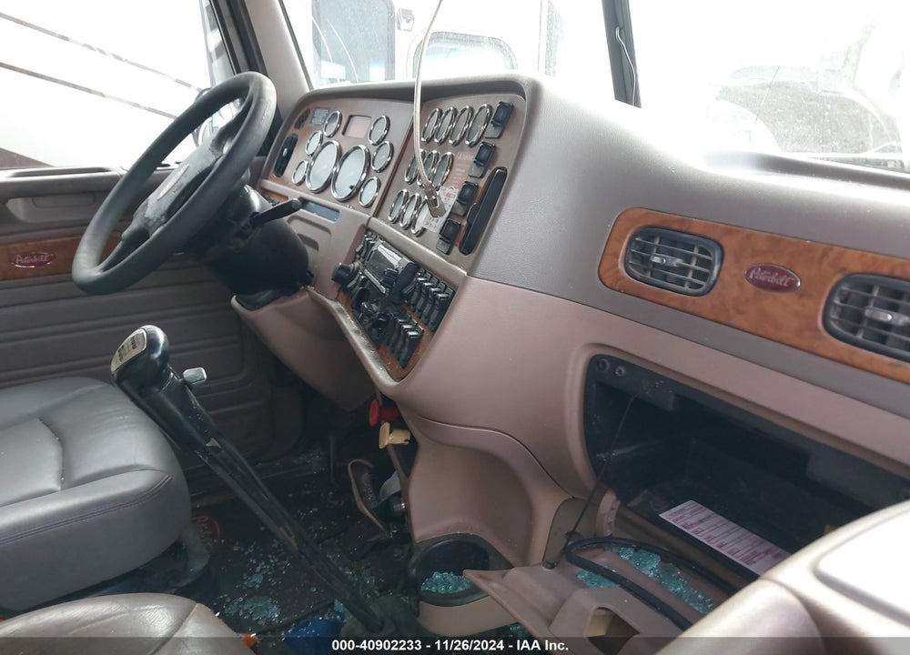 2010 PETERBILT 389 VIN: 1XPXD49X2AD795359