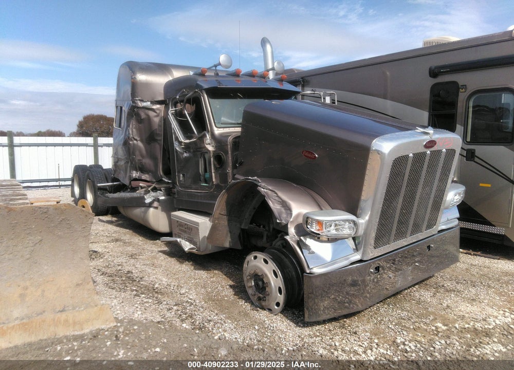 2010 PETERBILT 389 VIN: 1XPXD49X2AD795359