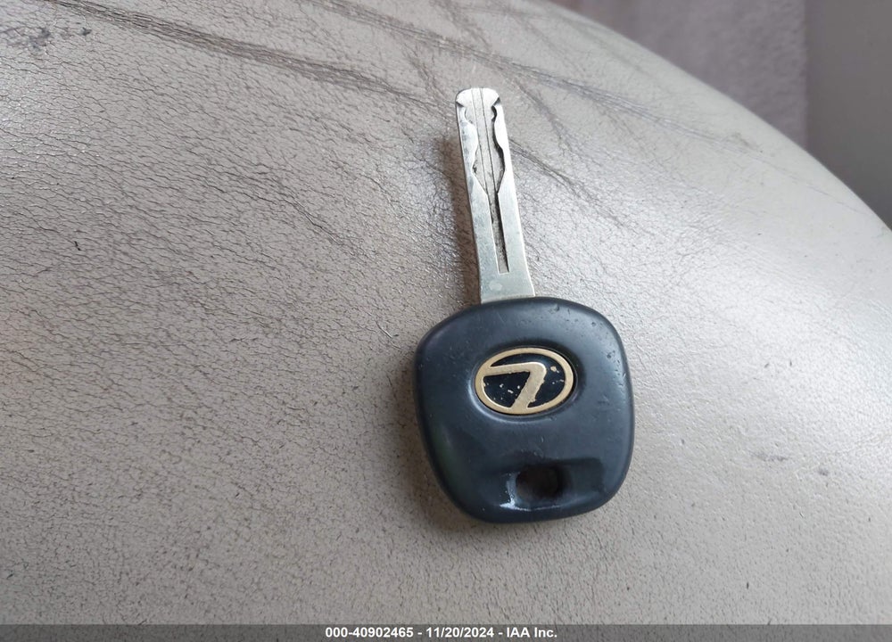 2002 LEXUS ES 300 VIN: JTHBF30G125036497