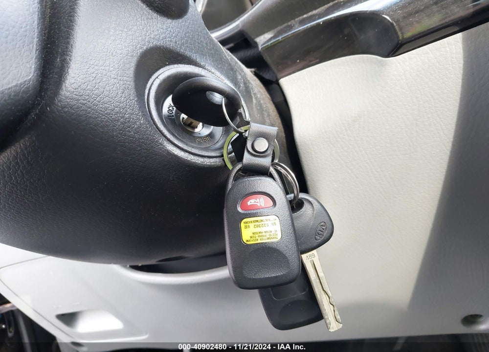 2013 KIA SORENTO LX VIN: 5XYKT3A19DG396762