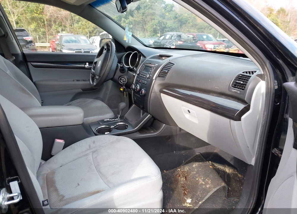2013 KIA SORENTO LX VIN: 5XYKT3A19DG396762