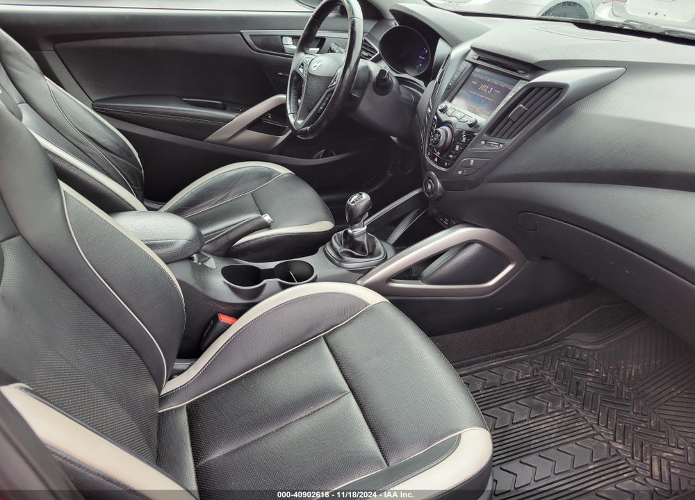 2013 HYUNDAI VELOSTER VIN: KMHTC6AE1DU174106