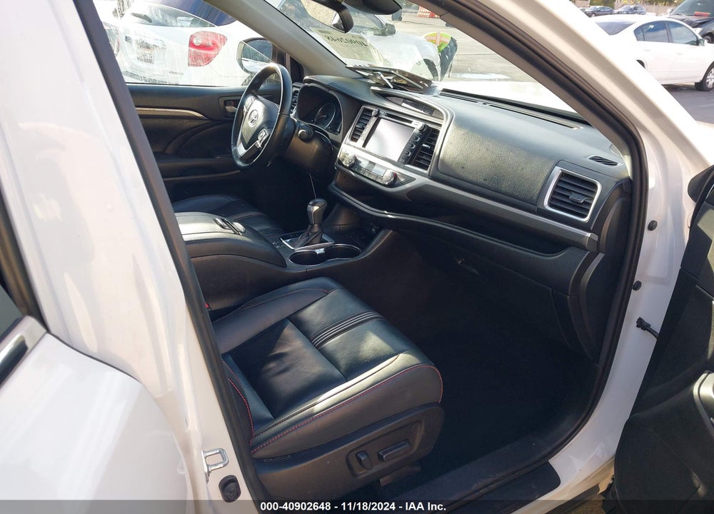 2019 TOYOTA HIGHLANDER SE VIN: 5TDKZRFHXKS569373