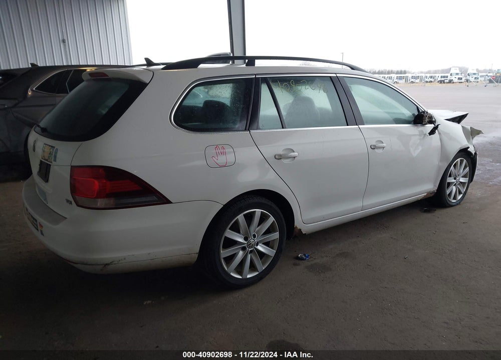 2011 VOLKSWAGEN JETTA SPORTWAGEN 2.0L TDI VIN: 3VWPL7AJ4BM637444