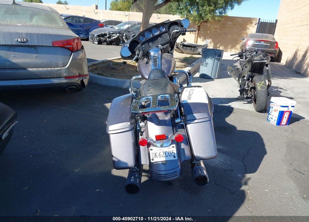 2015 HARLEY-DAVIDSON FLHX STREET GLIDE VIN: 1HD1KBM38FB605006