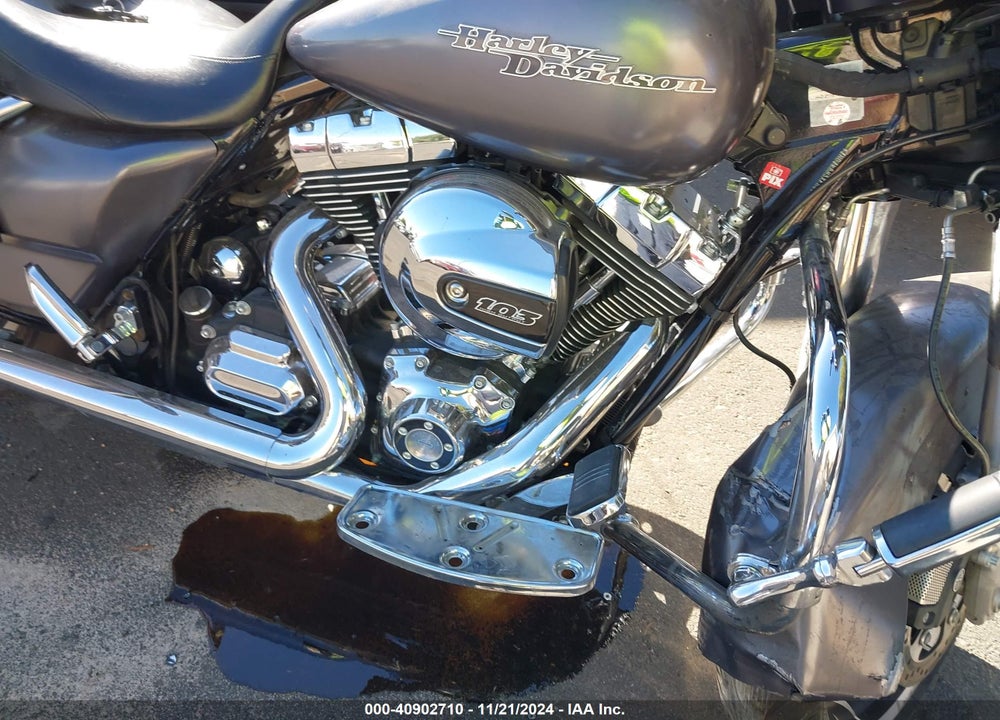 2015 HARLEY-DAVIDSON FLHX STREET GLIDE VIN: 1HD1KBM38FB605006