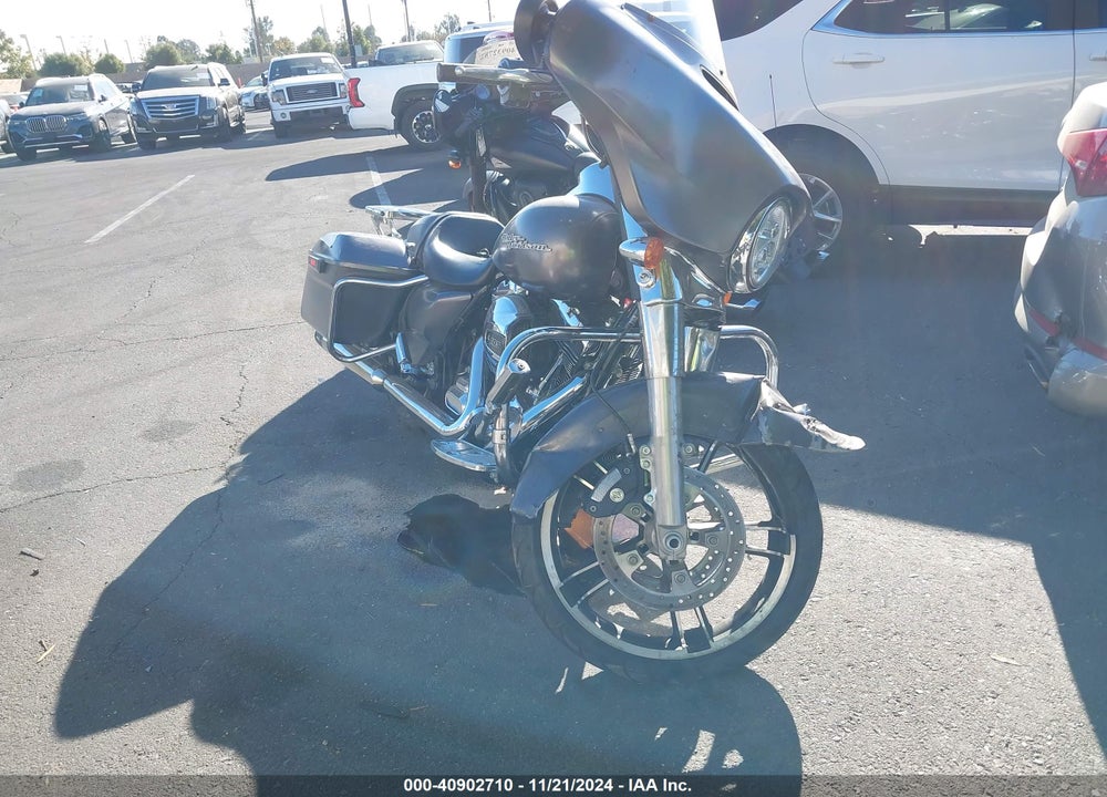 2015 HARLEY-DAVIDSON FLHX STREET GLIDE VIN: 1HD1KBM38FB605006