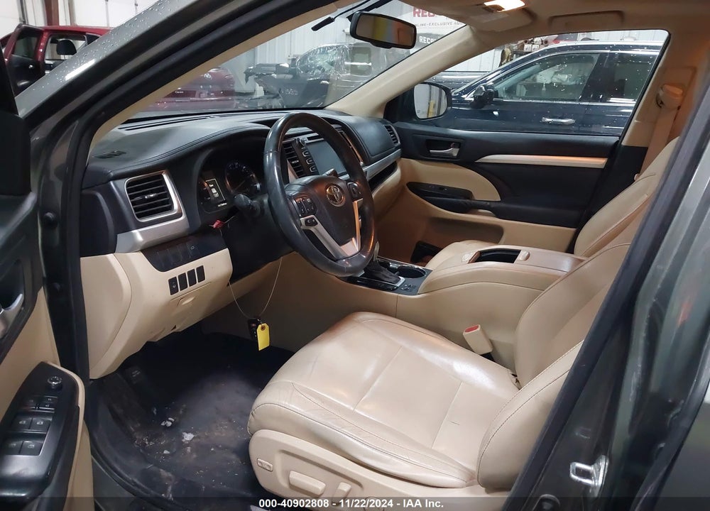 2014 TOYOTA HIGHLANDER XLE V6 VIN: 5TDJKRFH5ES005585