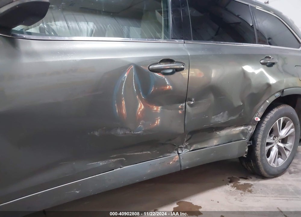 2014 TOYOTA HIGHLANDER XLE V6 VIN: 5TDJKRFH5ES005585