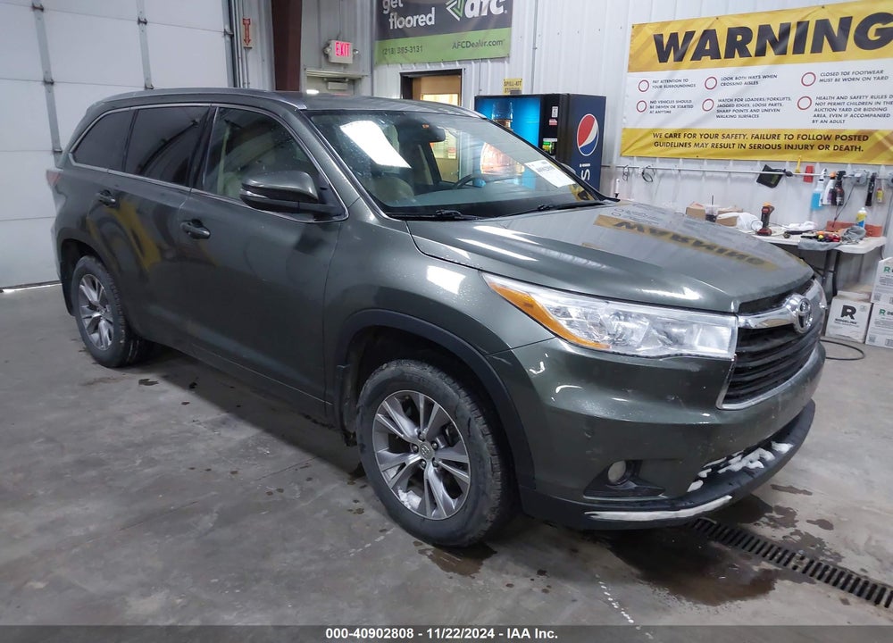 2014 TOYOTA HIGHLANDER XLE V6 VIN: 5TDJKRFH5ES005585