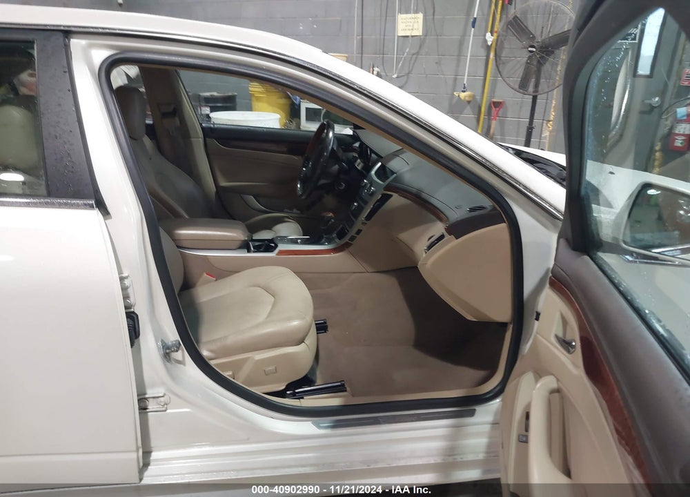 2011 CADILLAC CTS LUXURY VIN: 1G6DG5EY7B0124152