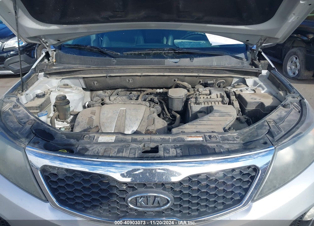 2011 KIA SORENTO EX V6 VIN: 5XYKUDA25BG003929