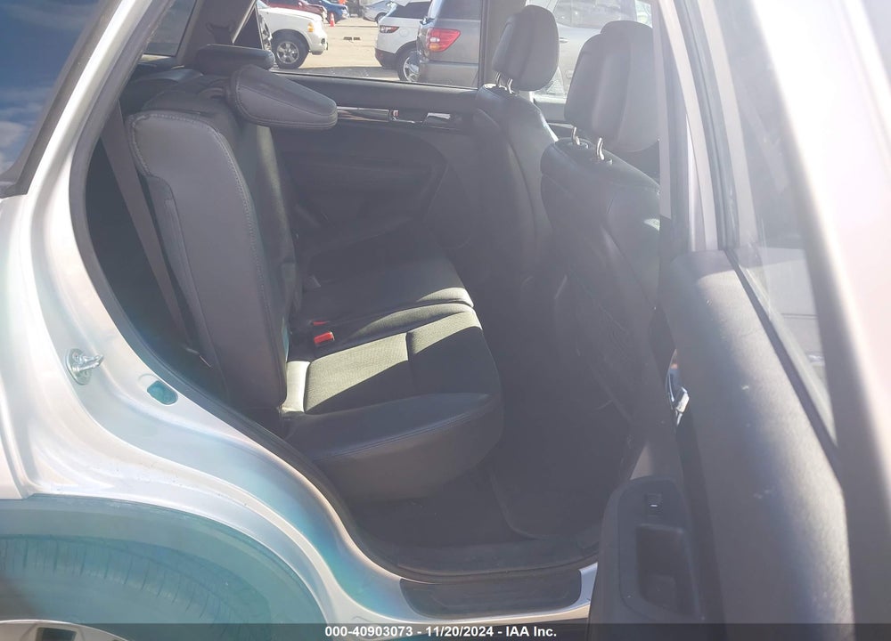 2011 KIA SORENTO EX V6 VIN: 5XYKUDA25BG003929