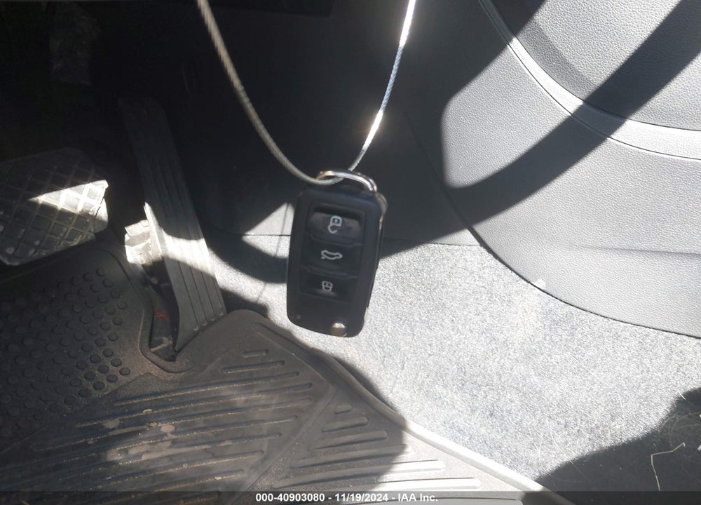 2015 VOLKSWAGEN BEETLE 1.8T VIN: 3VWJ07AT1FM639089