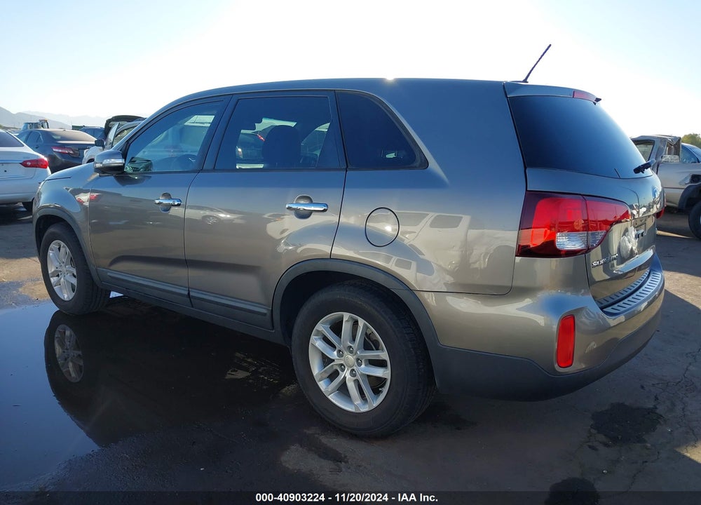 2015 KIA SORENTO LX VIN: 5XYKT3A62FG629573