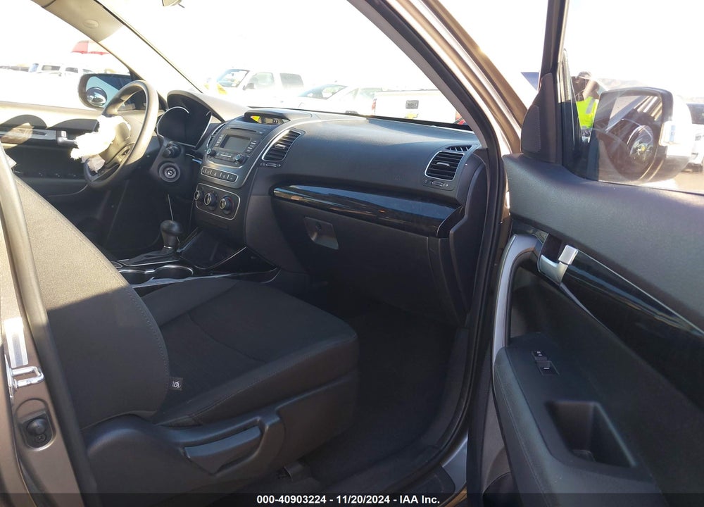 2015 KIA SORENTO LX VIN: 5XYKT3A62FG629573