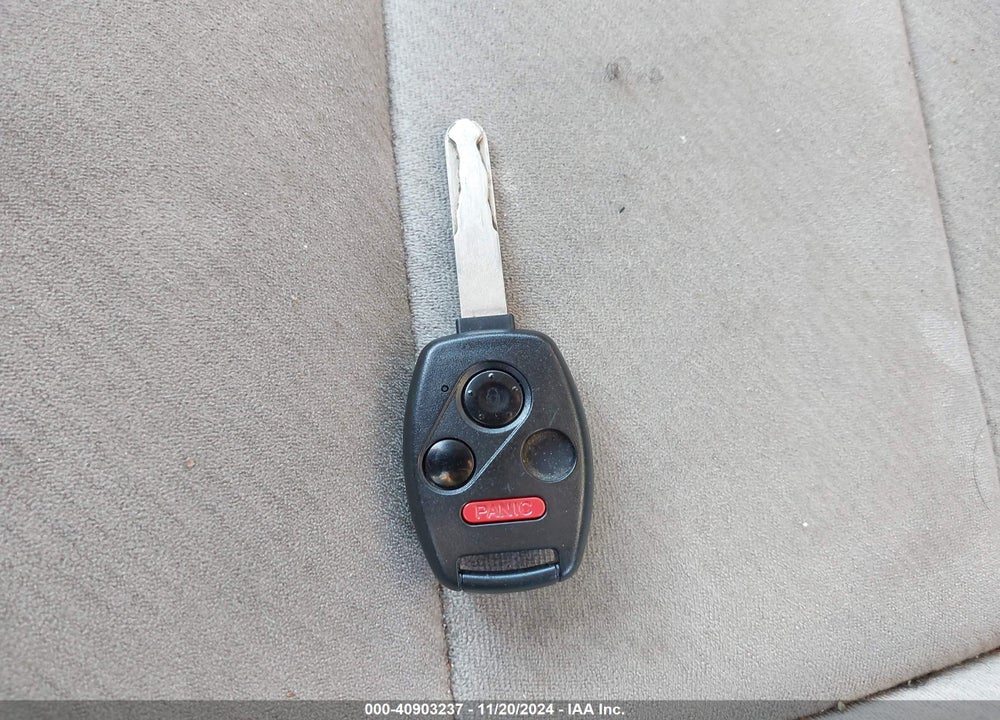 2011 HONDA CIVIC LX VIN: 2HGFA1F5XBH538639
