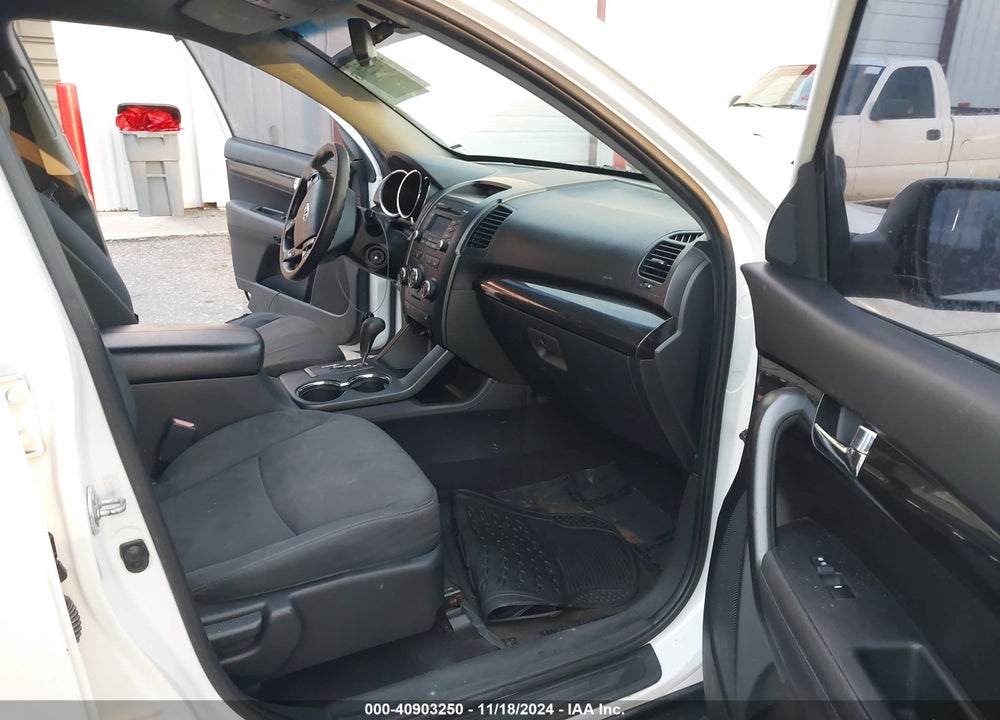 2012 KIA SORENTO LX VIN: 5XYKT3A6XCG259968