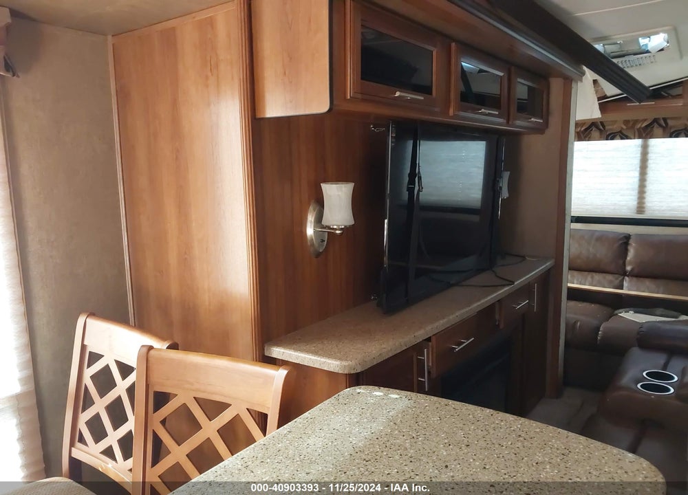 2017 FOREST RIVER LACROSS 330RST VIN: 5ZT2LCYB1HB008064