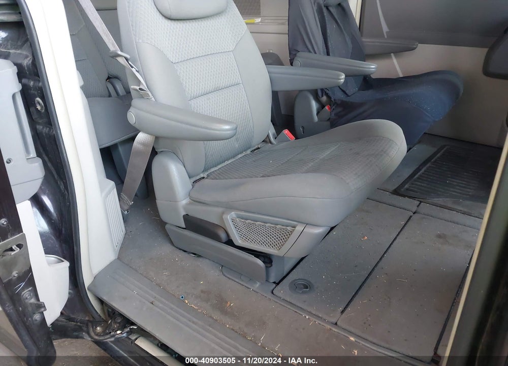 2010 CHRYSLER TOWN & COUNTRY TOURING VIN: 2A4RR5D14AR399400