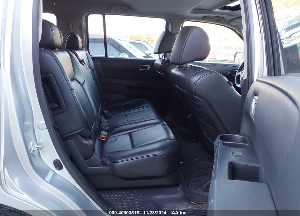 2011 HONDA PILOT EX-L VIN: 5FNYF4H52BB053294