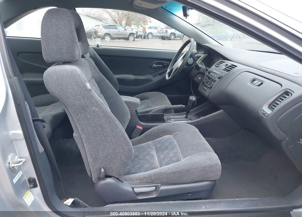 2001 HONDA ACCORD 3.0 LX VIN: 1HGCG22401A035526