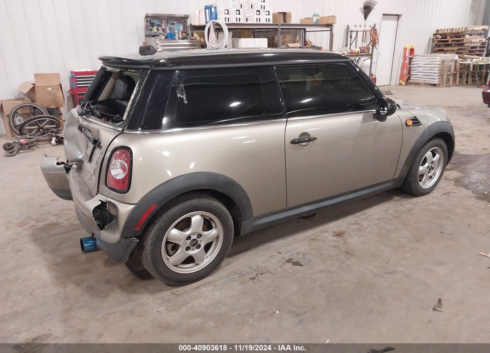 2011 MINI COOPER VIN: WMWSU3C53BT099059