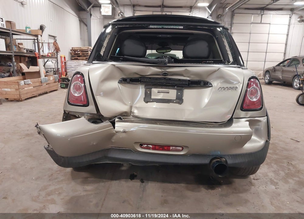 2011 MINI COOPER VIN: WMWSU3C53BT099059