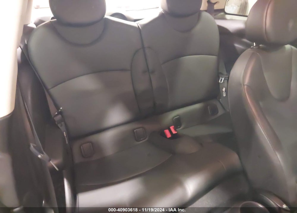 2011 MINI COOPER VIN: WMWSU3C53BT099059