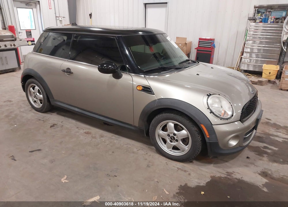 2011 MINI COOPER VIN: WMWSU3C53BT099059