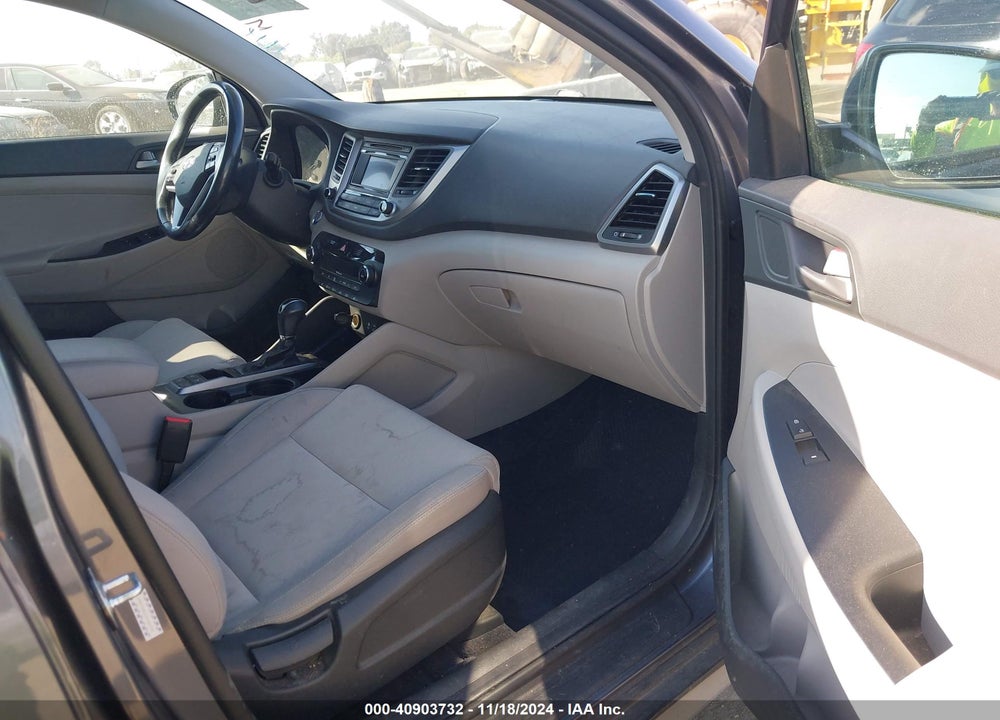 2017 HYUNDAI TUCSON VALUE VIN: KM8J33A22HU562799