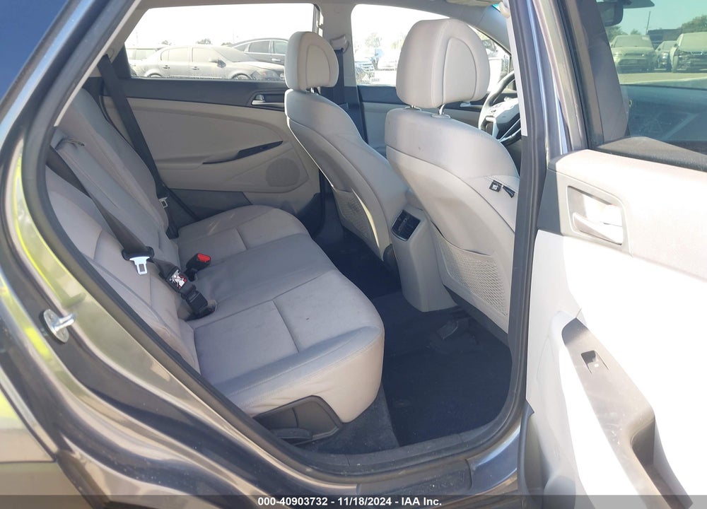 2017 HYUNDAI TUCSON VALUE VIN: KM8J33A22HU562799