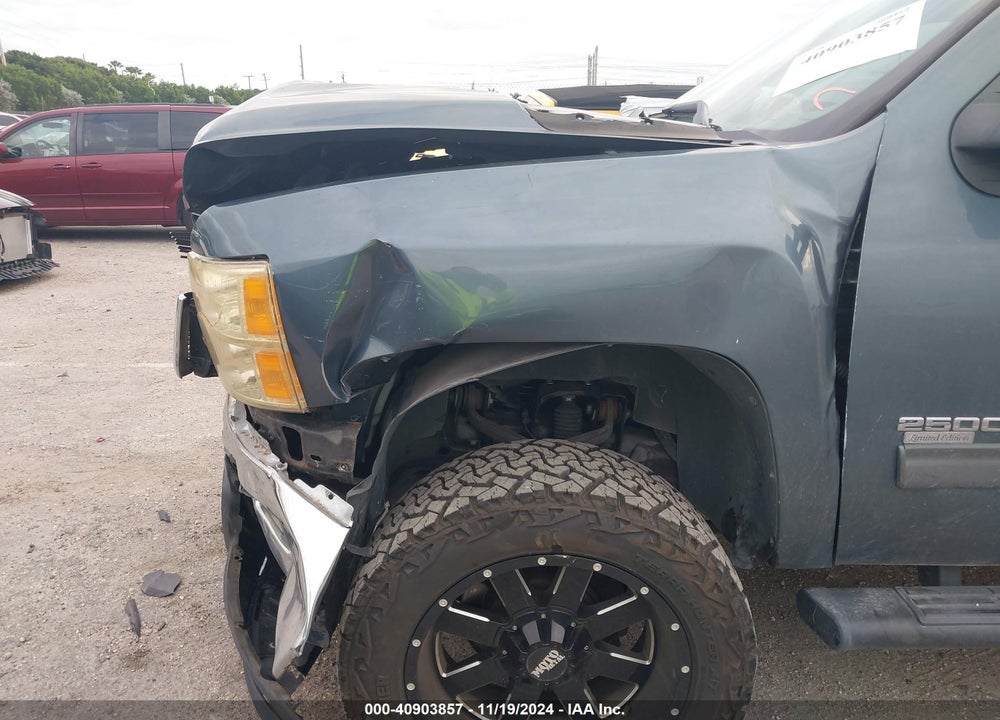 2011 CHEVROLET SILVERADO 2500HD LT VIN: 1GC1KXC89BF136880